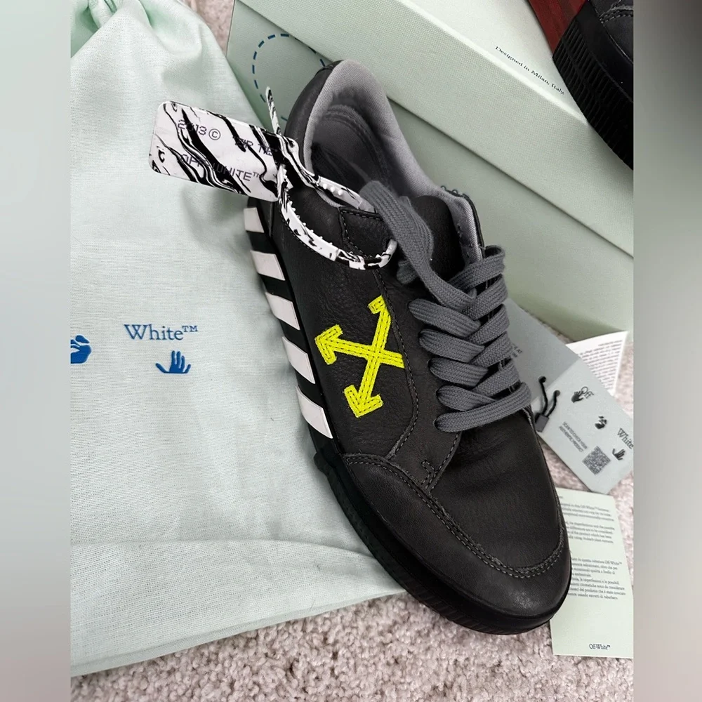 Off -White - Picture 3 of 5